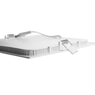 Detalle de las pinzas de sujeción para techo de escayola