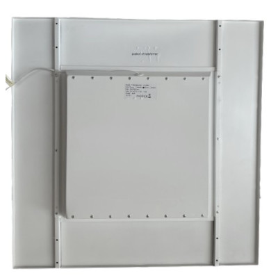 Vista posterior de panel LED 40W instalado en techo de oficina