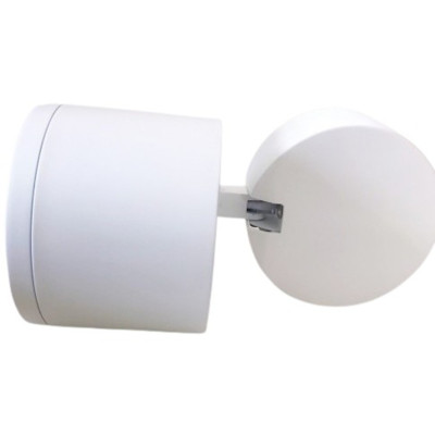 Sistema basculante orientable para dirigir el haz de luz en techos o paredes