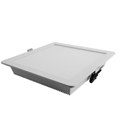 Vista en ángulo de foco empotrable extraplano cuadrado 30W