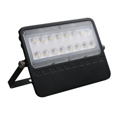 Diseño apaisado de 240x175mm para una distribución lumínica más amplia