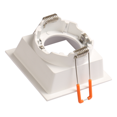 Estructura posterior del aro empotrable con clips de sujeción reforzados para techo